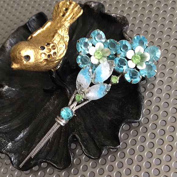 🖤Vtg blue flowers brooch